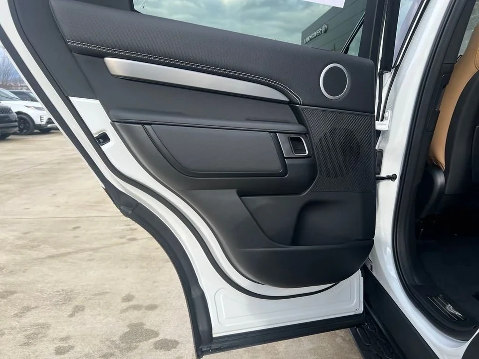 2025 Land Rover Discovery 5th Gen - Image 12 of 12