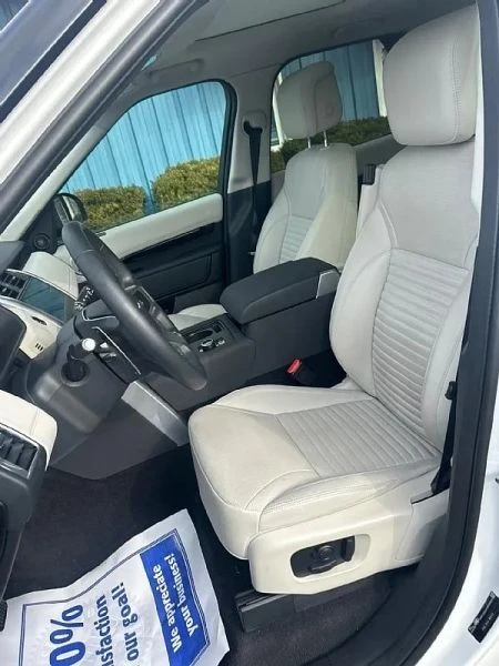 2025 Land Rover Discovery 5th Gen - Image 5 of 12