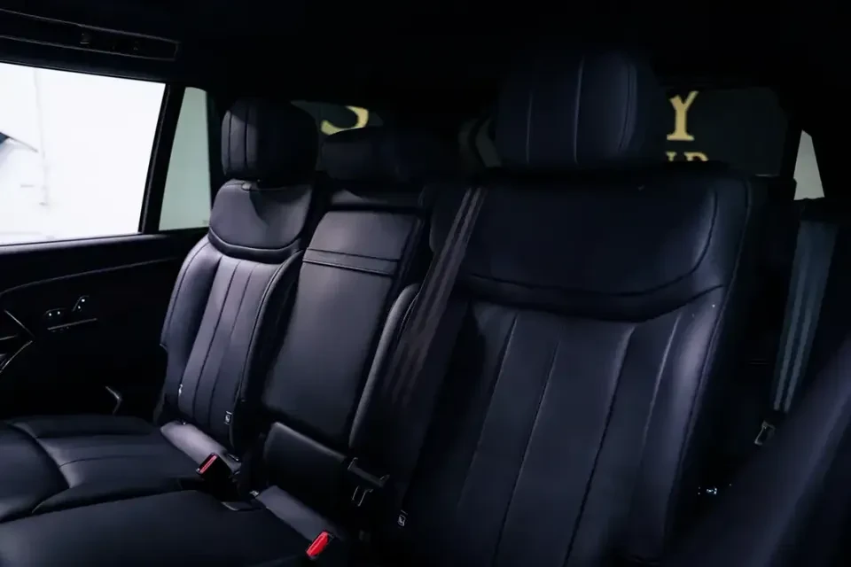2025 Land Rover Range Rover L460 - Image 14 of 19