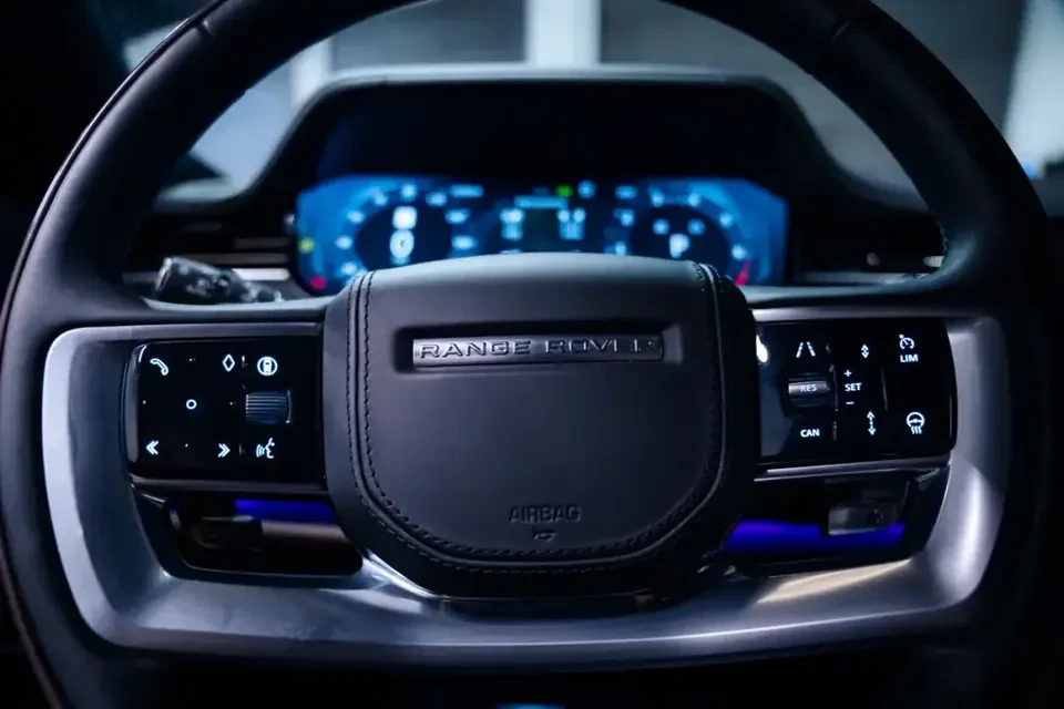 2025 Land Rover Range Rover L460 - Image 17 of 19