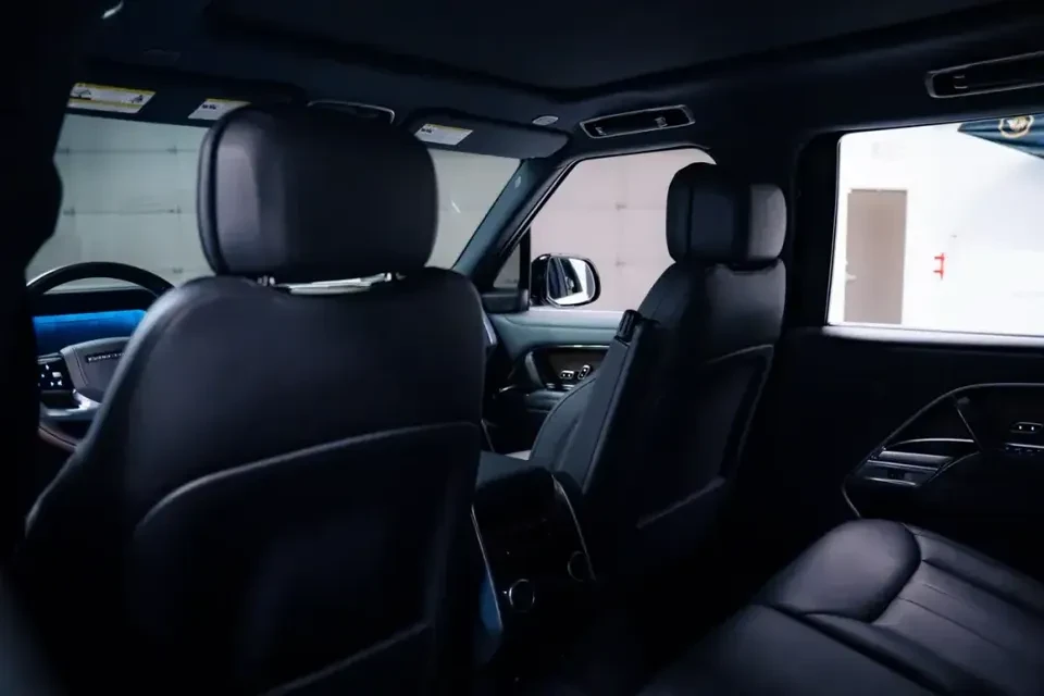 2025 Land Rover Range Rover L460 - Image 15 of 19