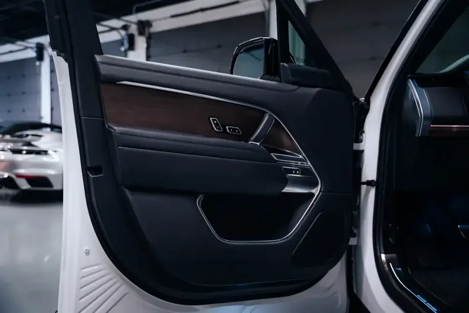 2025 Land Rover Range Rover L460 - Image 12 of 19