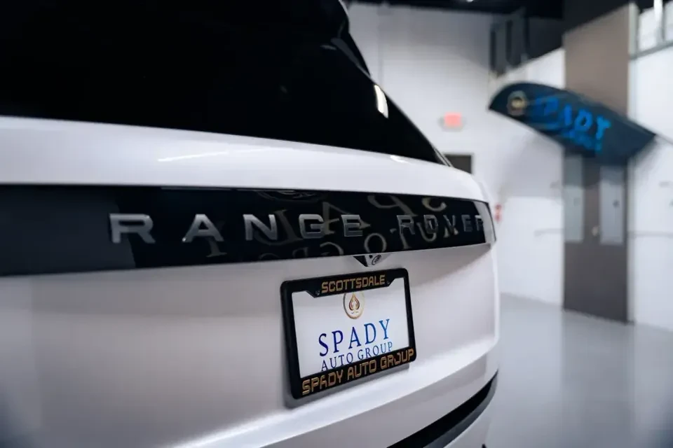 2025 Land Rover Range Rover L460 - Image 11 of 19