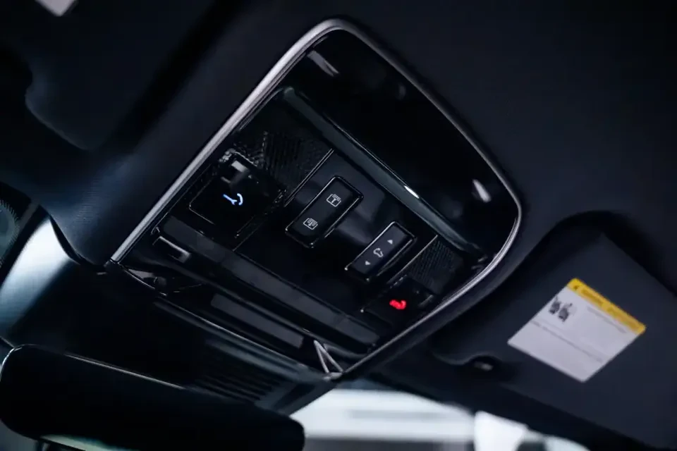 2025 Land Rover Range Rover L460 - Image 19 of 19