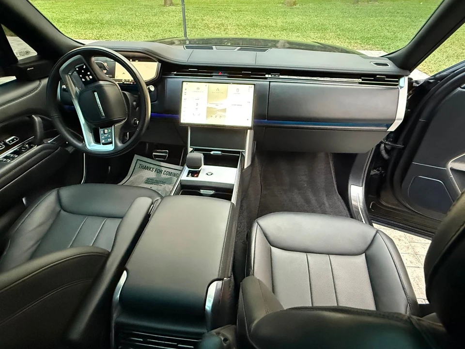 2025 Land Rover Range Rover L460 - Image 9 of 12