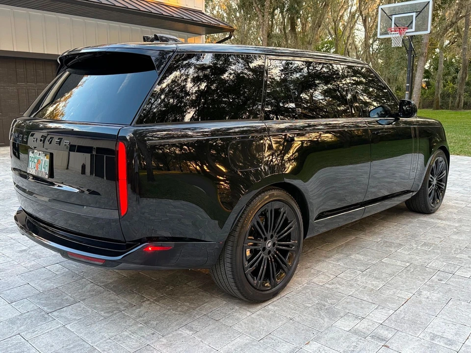 2025 Land Rover Range Rover L460 - Image 3 of 12