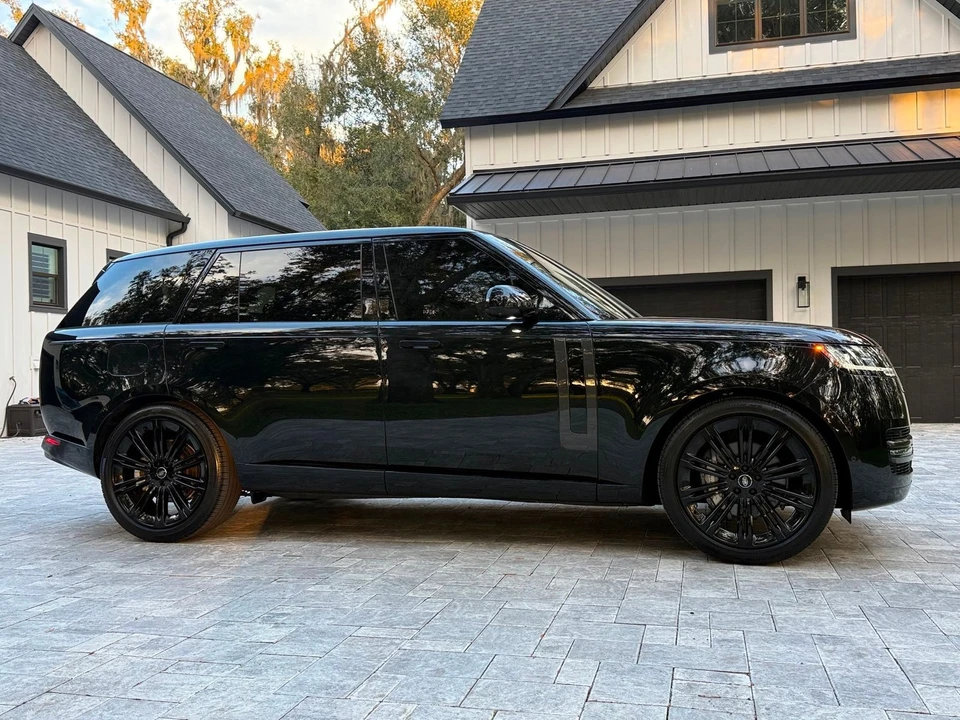 2025 Land Rover Range Rover L460 - Image 10 of 12