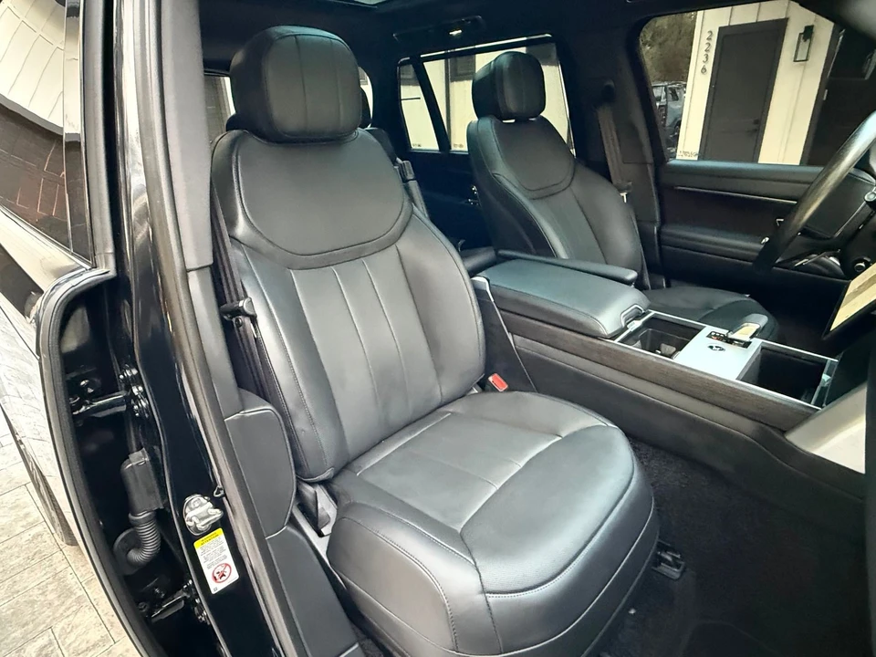 2025 Land Rover Range Rover L460 - Image 7 of 12