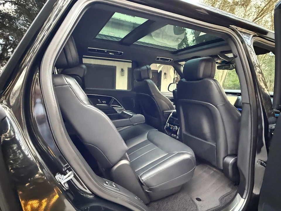 2025 Land Rover Range Rover L460 - Image 11 of 12
