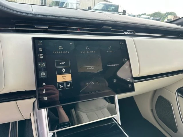 2025 Land Rover Range Rover L460 - Image 16 of 20