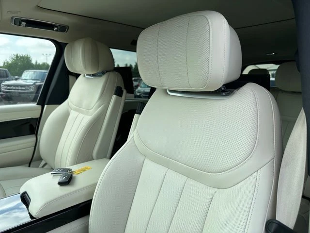 2025 Land Rover Range Rover L460 - Image 13 of 20