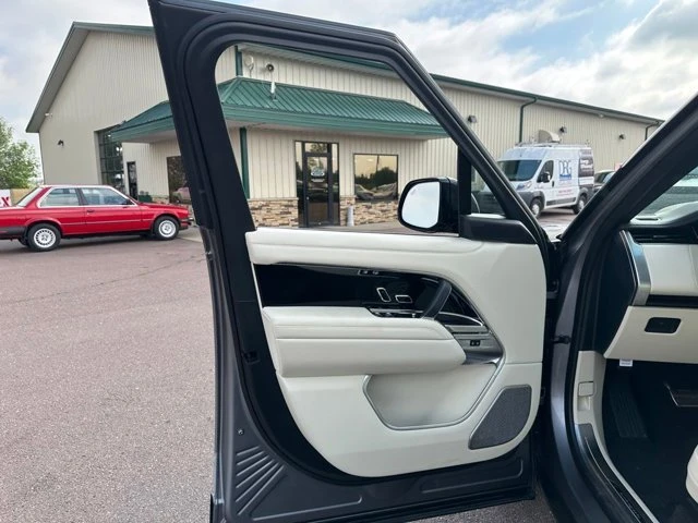 2025 Land Rover Range Rover L460 - Image 11 of 20