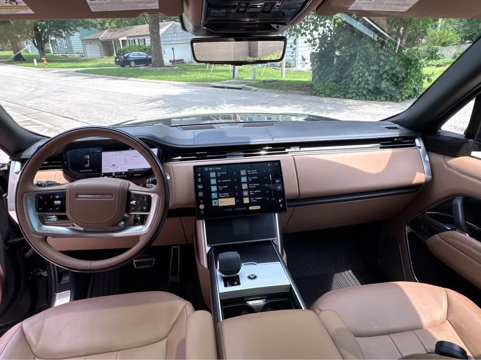 2025 Land Rover Range Rover L460 - Image 12 of 13