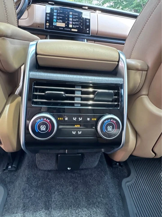 2025 Land Rover Range Rover L460 - Image 11 of 13