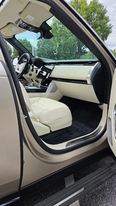 2025 Land Rover Range Rover L460 - Image 13 of 18