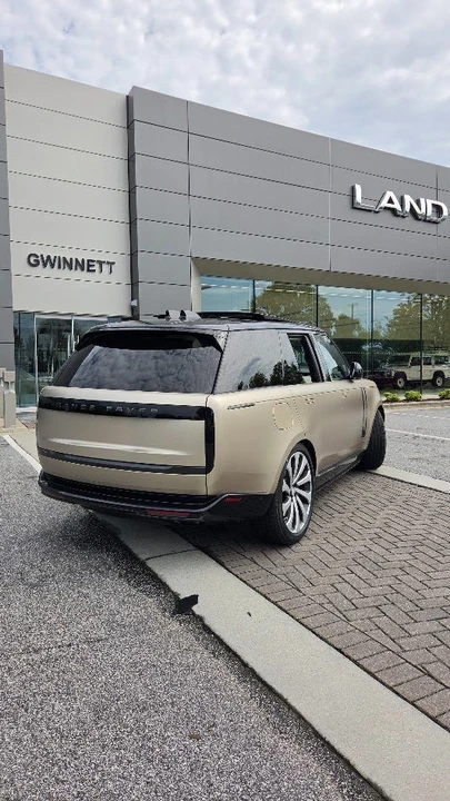 2025 Land Rover Range Rover L460 - Image 4 of 18