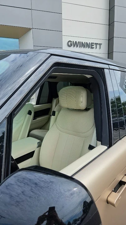 2025 Land Rover Range Rover L460 - Image 16 of 18
