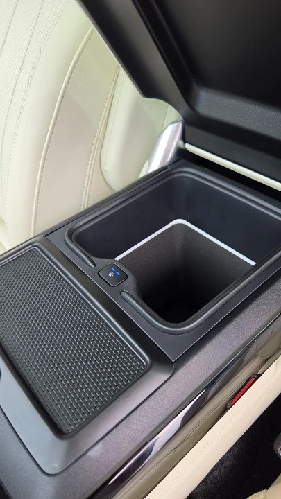 2025 Land Rover Range Rover L460 - Image 9 of 18