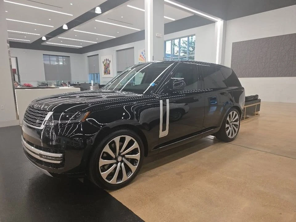 2025 Land Rover Range Rover L460 - Image 3 of 20