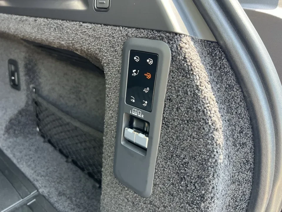 2025 Land Rover Range Rover L460 - Image 13 of 20