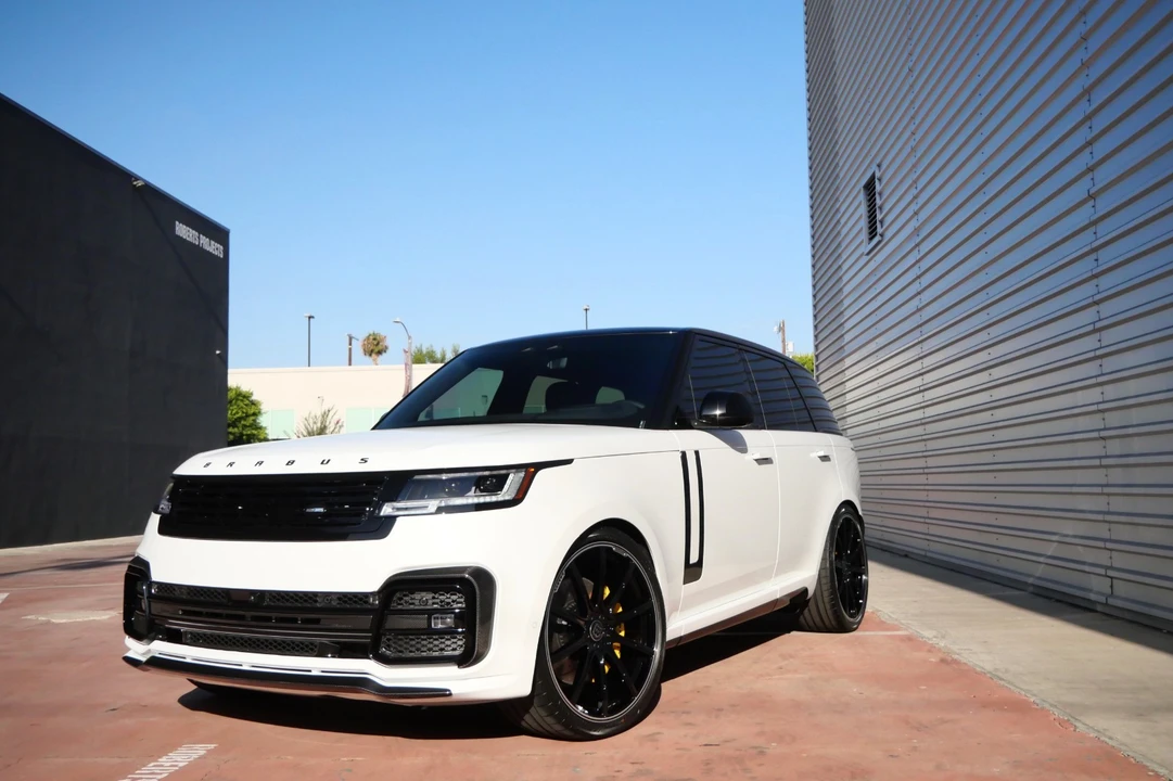 2025 Land Rover Range Rover L460 - Image 2 of 21