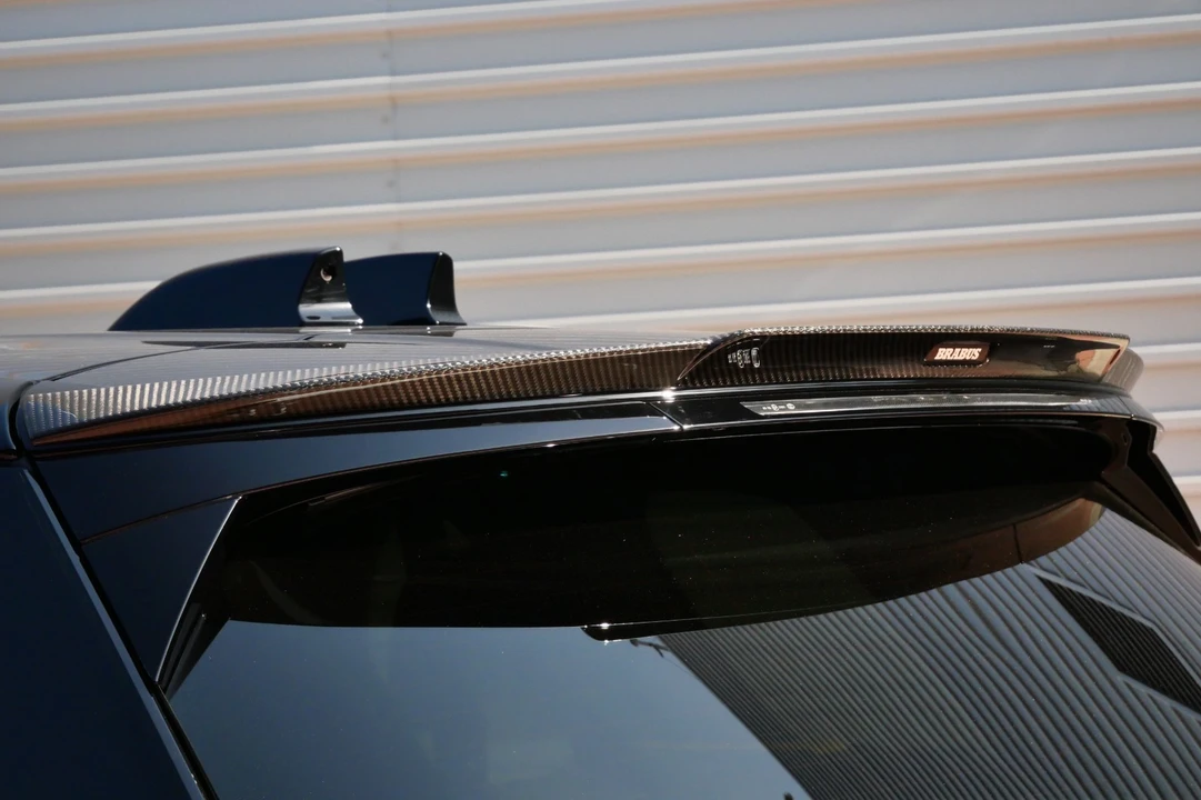2025 Land Rover Range Rover L460 - Image 18 of 21