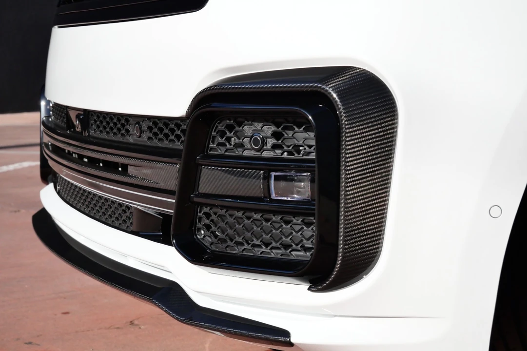 2025 Land Rover Range Rover L460 - Image 19 of 21