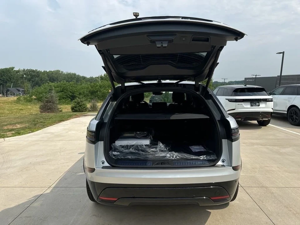 2025 Land Rover Range Rover L460 - Image 10 of 12