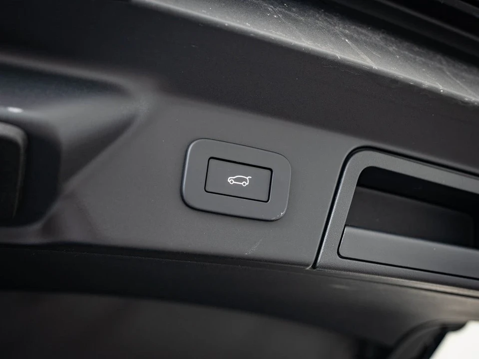 2025 Land Rover Range Rover L460 - Image 19 of 21