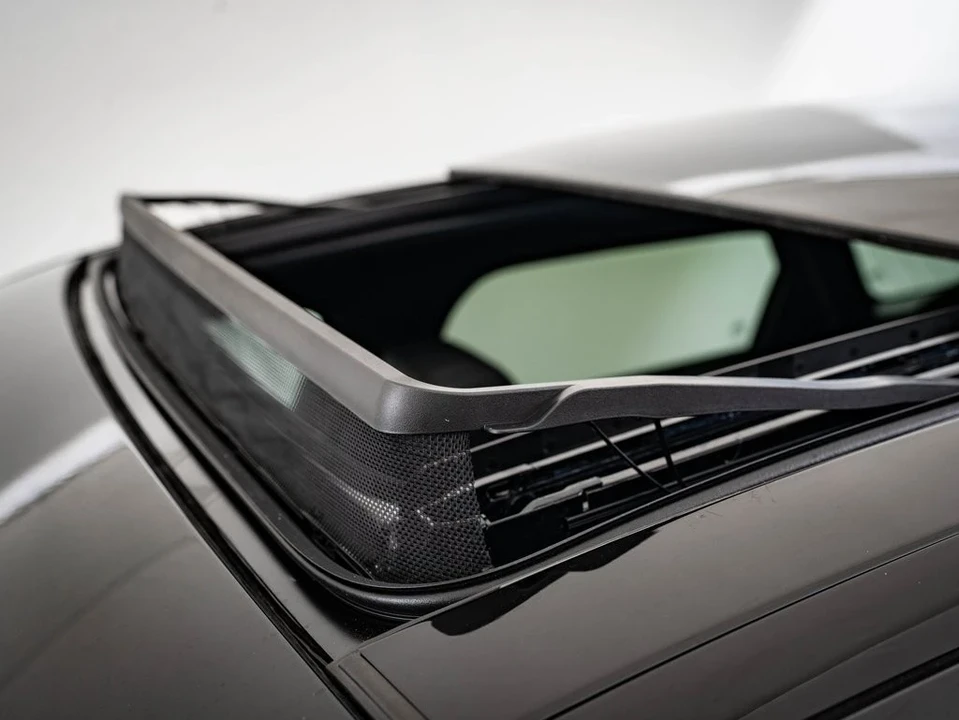2025 Land Rover Range Rover L460 - Image 14 of 21