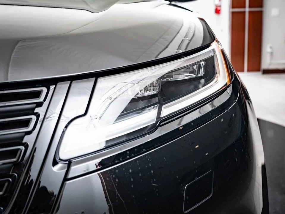 2025 Land Rover Range Rover L460 - Image 15 of 21