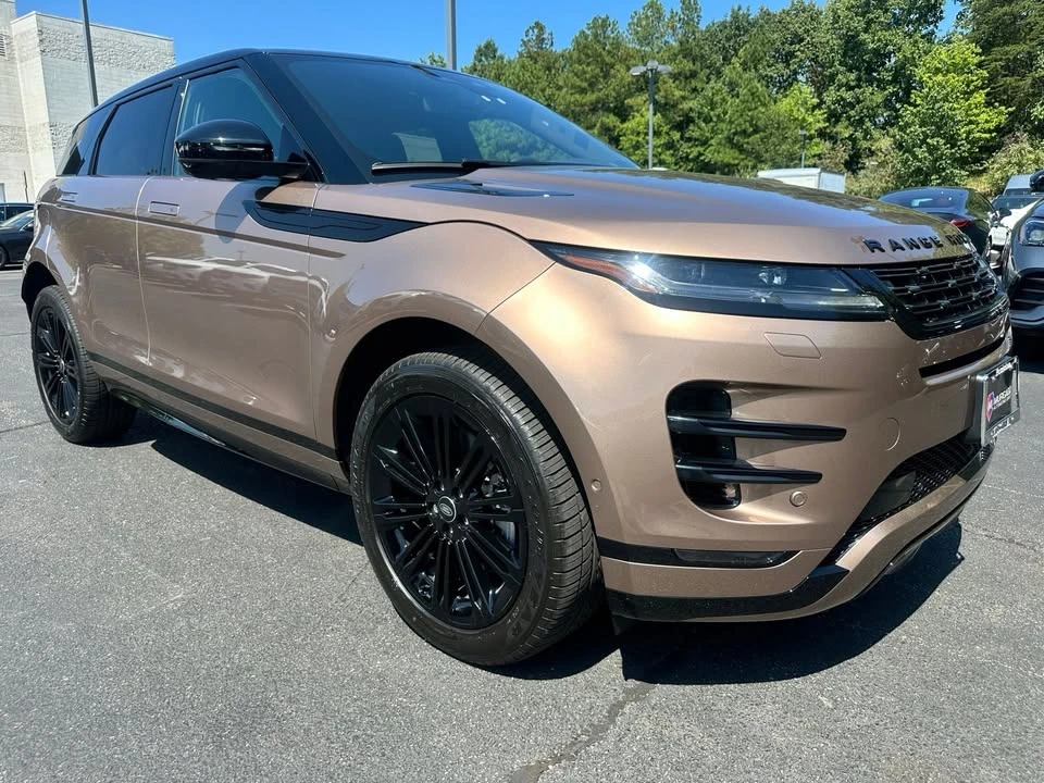 2025 Land Rover Range Rover Evoque 2nd Gen - Image 17 of 20