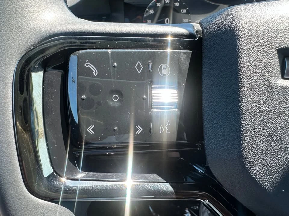 2025 Land Rover Range Rover Evoque 2nd Gen - Image 11 of 20