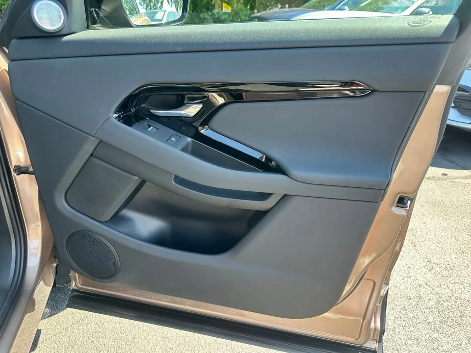 2025 Land Rover Range Rover Evoque 2nd Gen - Image 18 of 20