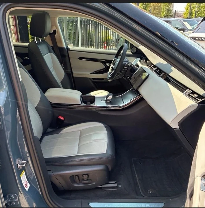 2025 Land Rover Range Rover Evoque 2nd Gen - Image 13 of 20