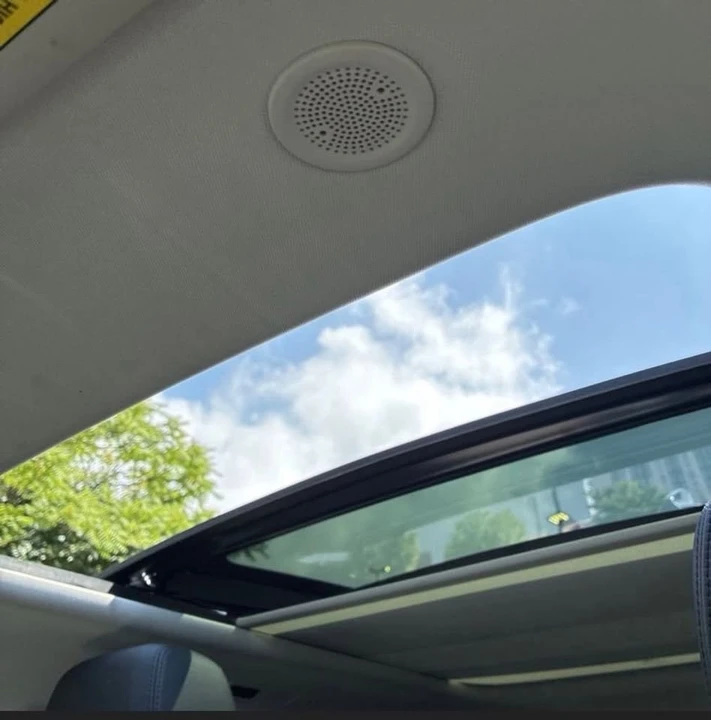 2025 Land Rover Range Rover Evoque 2nd Gen - Image 17 of 20