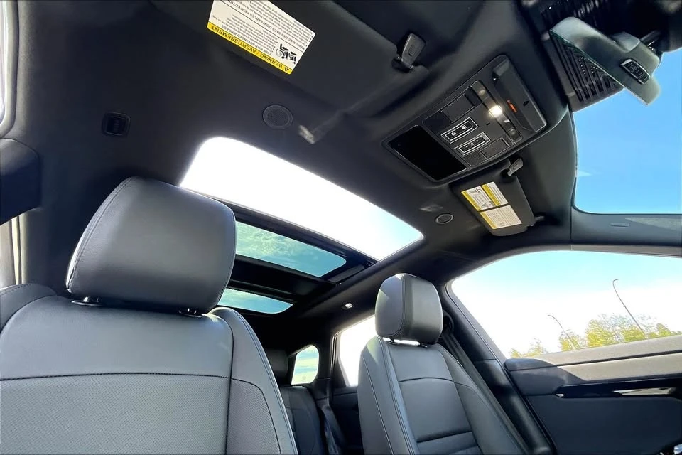 2025 Land Rover Range Rover Evoque 2nd Gen - Image 7 of 11