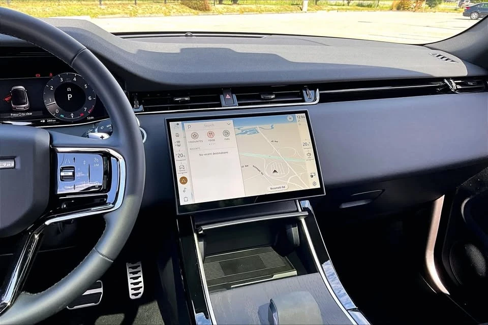 2025 Land Rover Range Rover Evoque 2nd Gen - Image 9 of 11