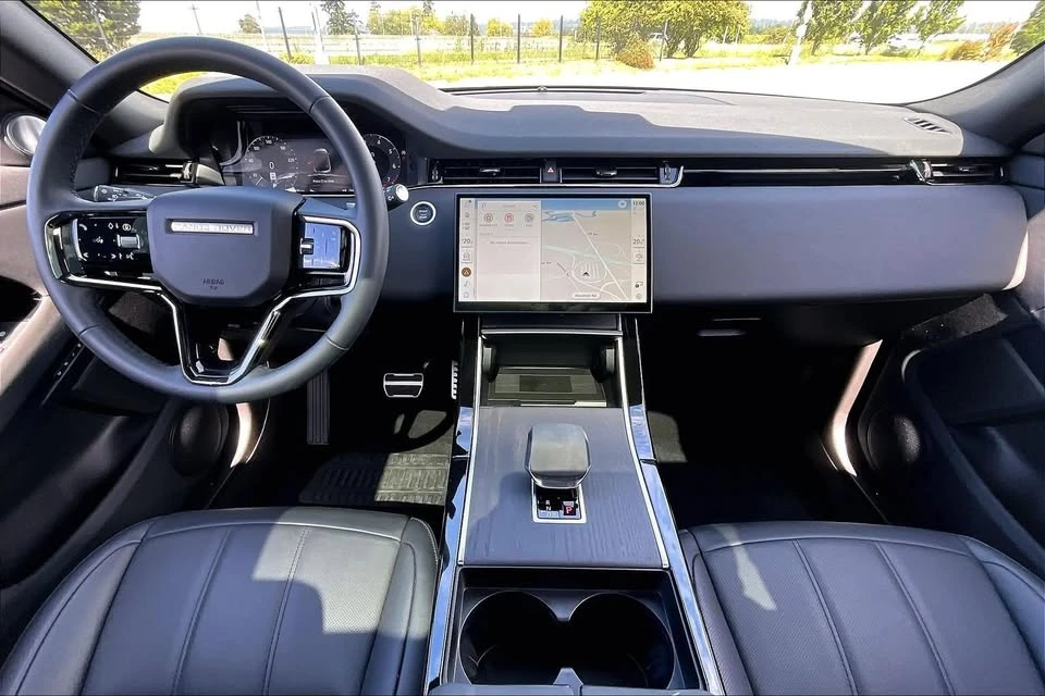 2025 Land Rover Range Rover Evoque 2nd Gen - Image 8 of 11