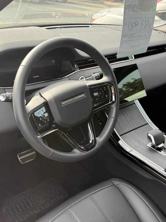 2025 Land Rover Range Rover Evoque 2nd Gen - Image 6 of 10