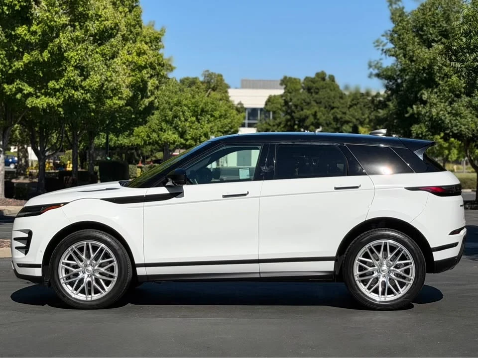 2025 Land Rover Range Rover Evoque 2nd Gen - Image 9 of 20