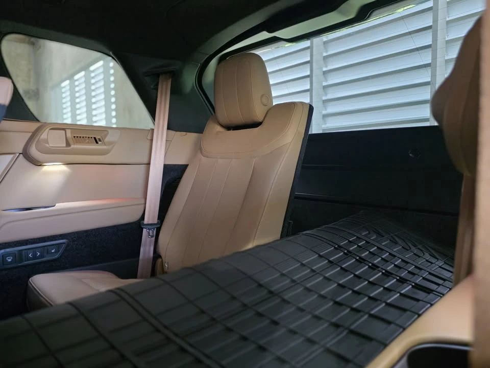 2025 Land Rover Range Rover L460 - Image 13 of 20
