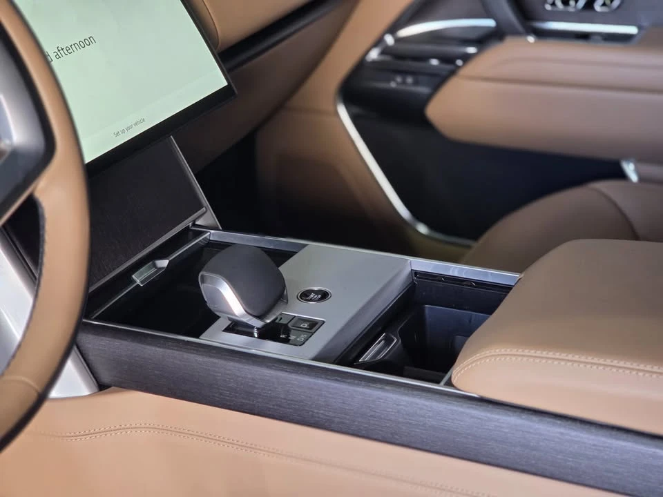 2025 Land Rover Range Rover L460 - Image 17 of 20