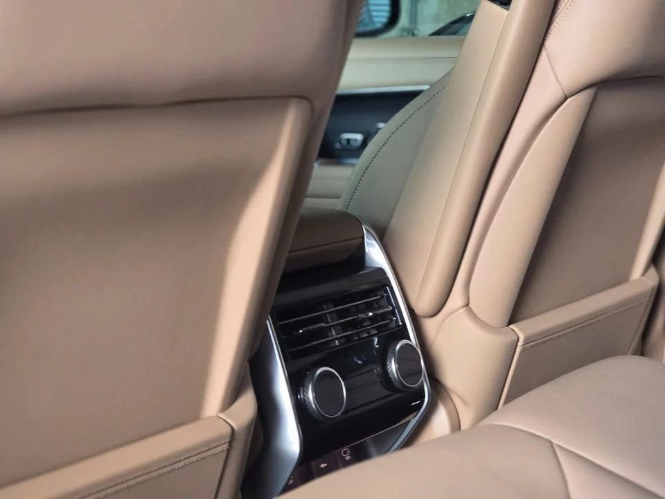 2025 Land Rover Range Rover L460 - Image 11 of 20
