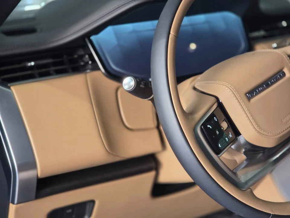2025 Land Rover Range Rover L460 - Image 19 of 20