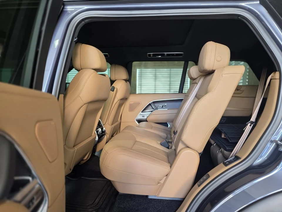 2025 Land Rover Range Rover L460 - Image 10 of 20