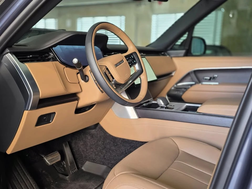 2025 Land Rover Range Rover L460 - Image 15 of 20
