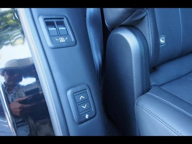 2025 Land Rover Range Rover L460 - Image 18 of 20