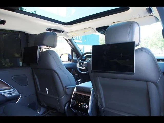 2025 Land Rover Range Rover L460 - Image 16 of 20