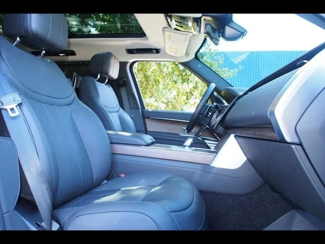 2025 Land Rover Range Rover L460 - Image 11 of 20